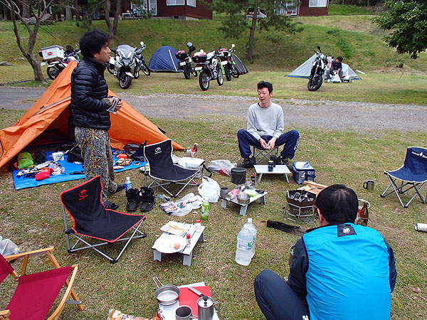 キャンプ場の朝